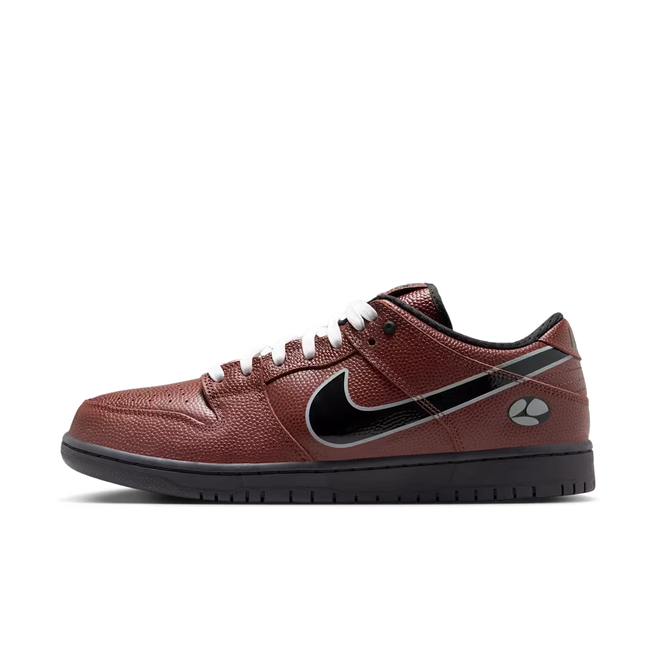 HJ4131-200 Limosine Skateboards Nike SB Dunk Low Pro Brown Black (Men's)