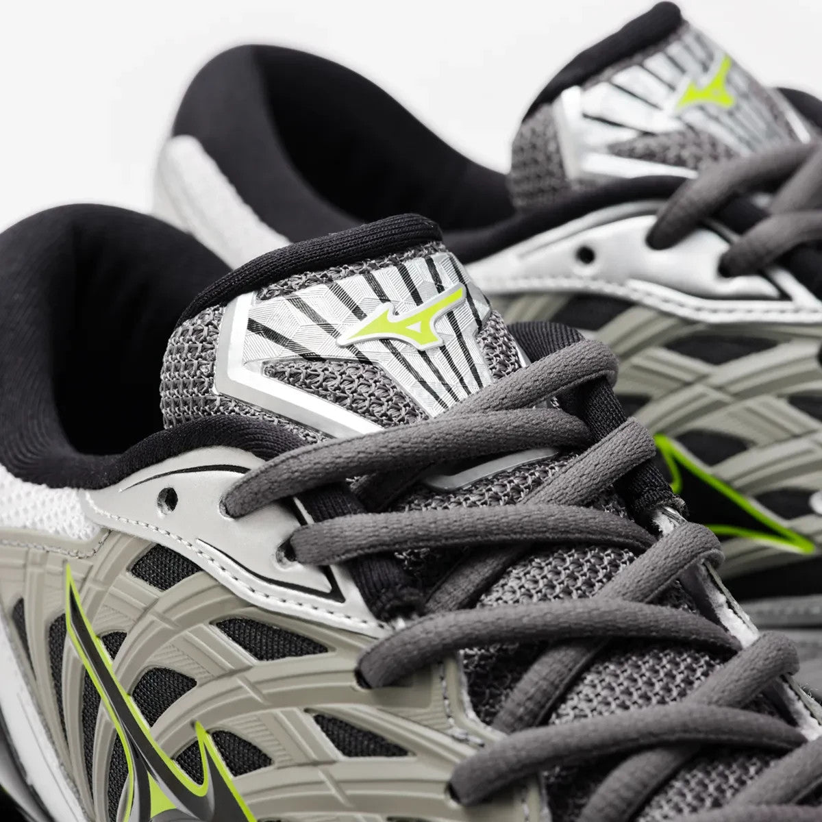D1GA333711 Mizuno Wave Prophecy LS "Light Grey/Black/Lime Green" (Men's)