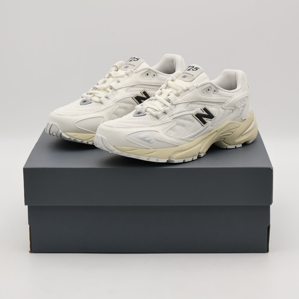 ML725CA New Balance 725 Off White Black (Men's)