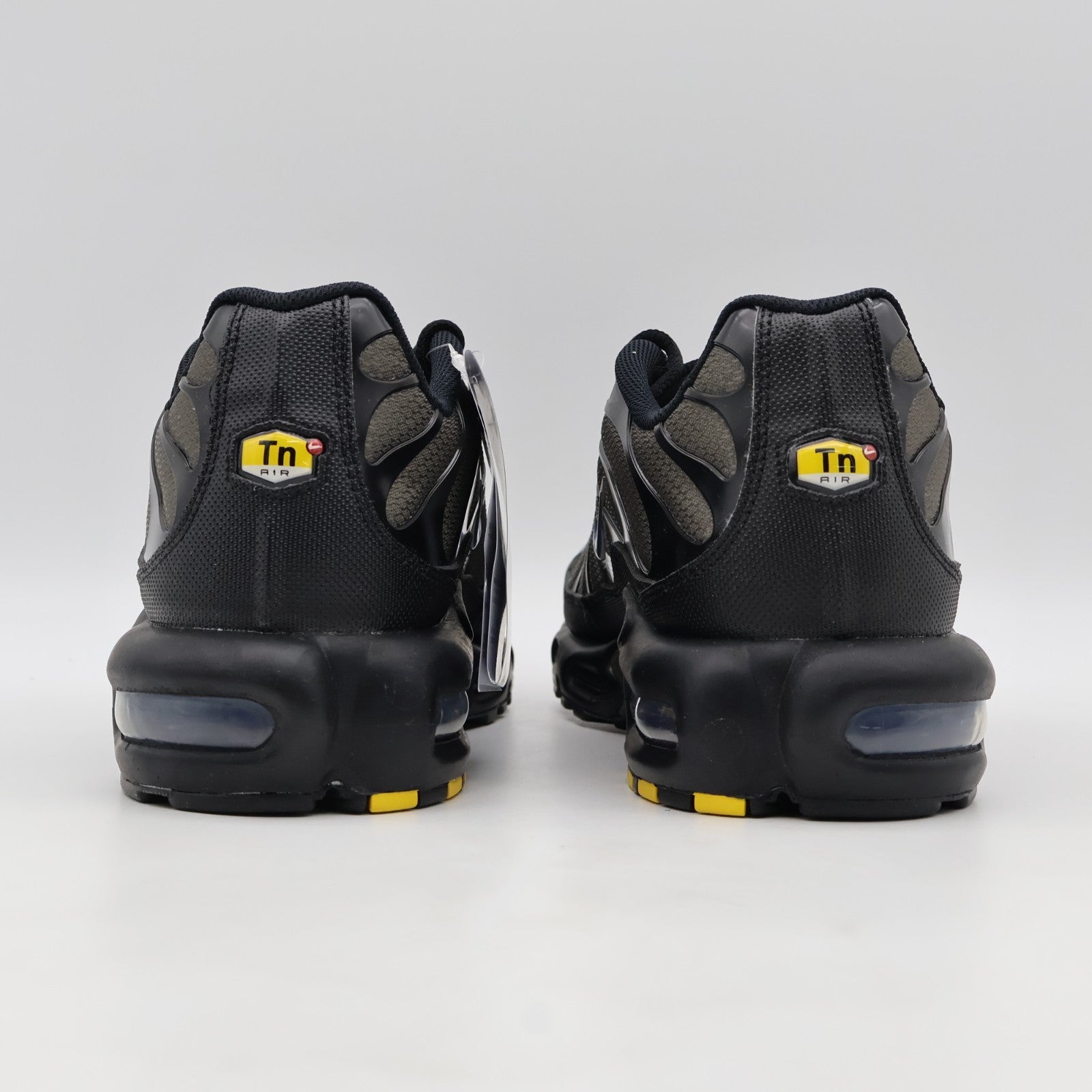 DM0032-018 Nike Air Max Plus Black Dark Smoke Grey (Men's)