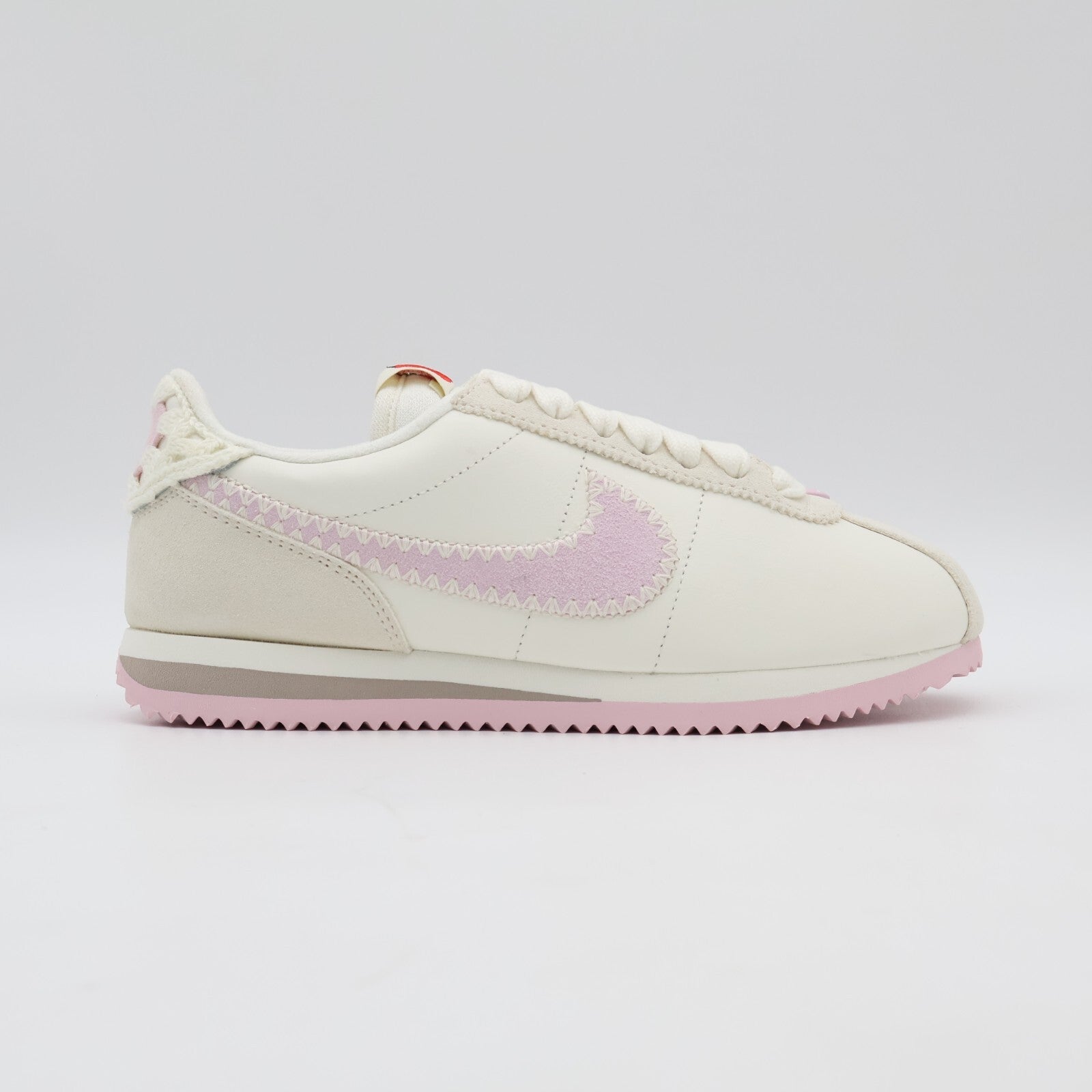 HV6012-161 Nike Women's Cortez Valentine's Day (Women's)
