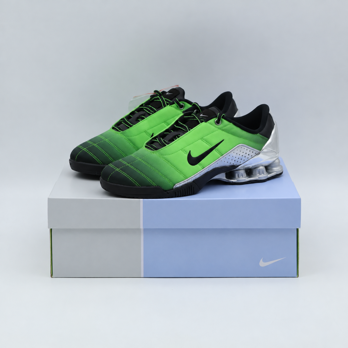 IQ5683-300 Forget-me-nots Ã Nike Total 90 Shox Magia "Green Gusto" (Women's)