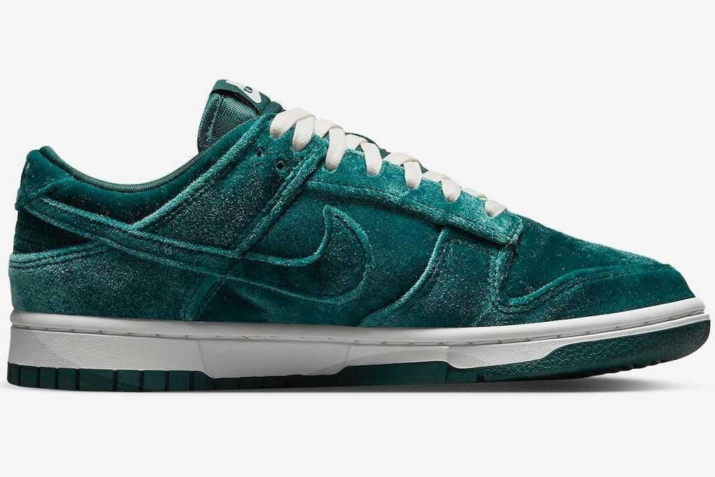DZ5224-300 Nike Dunk Low "Atomic Teal" (Women's)