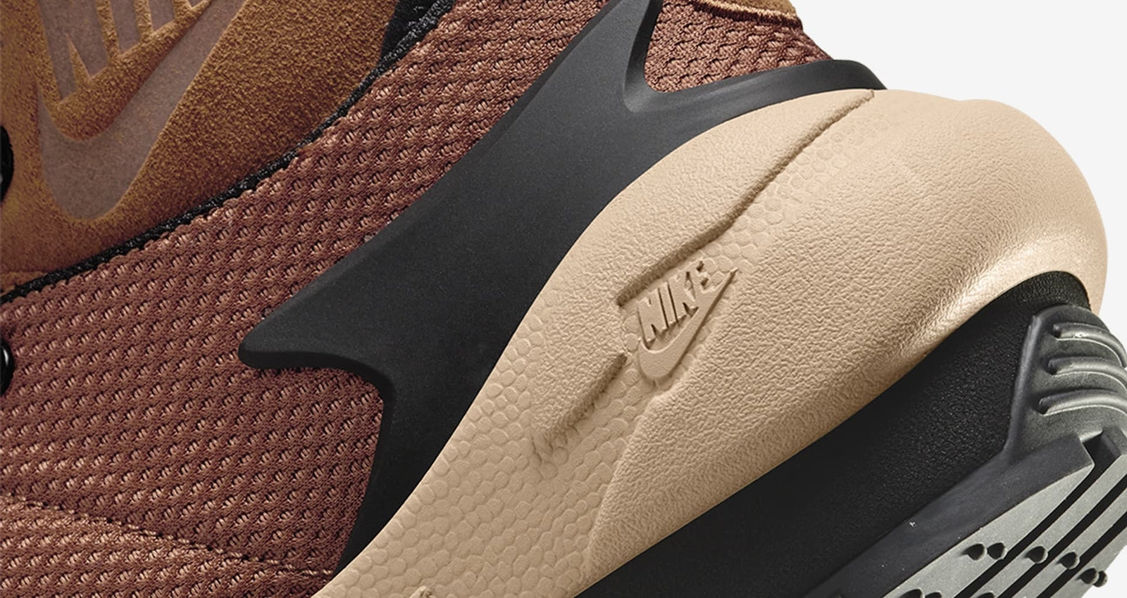 FN0563-200 sacai Nike Magmascape Pecan (Men's)