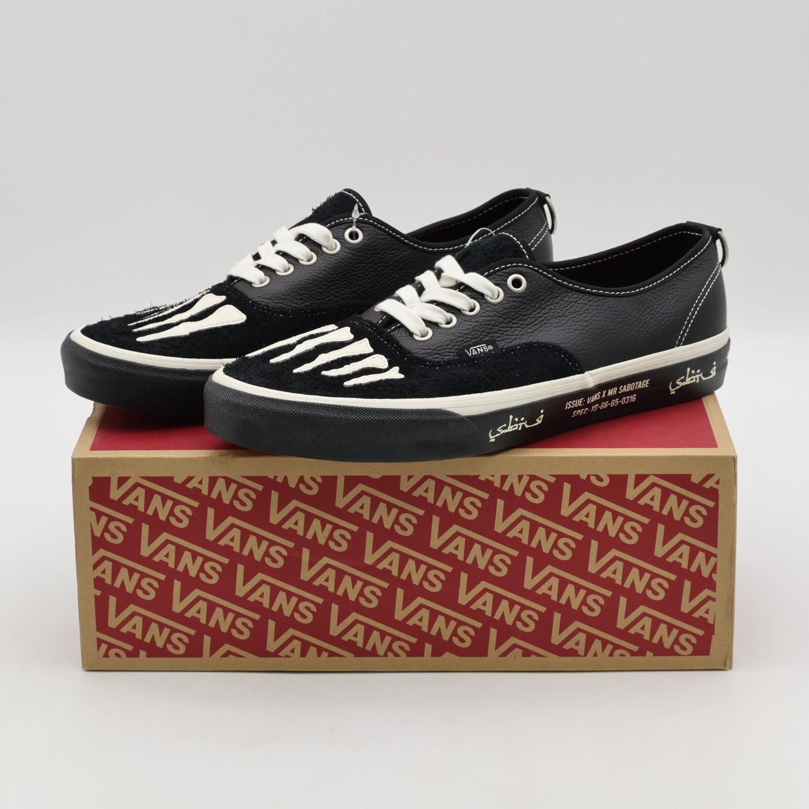 VN000BW5BPR Mark SBTG Vans Authentic Black Mars (Men's)
