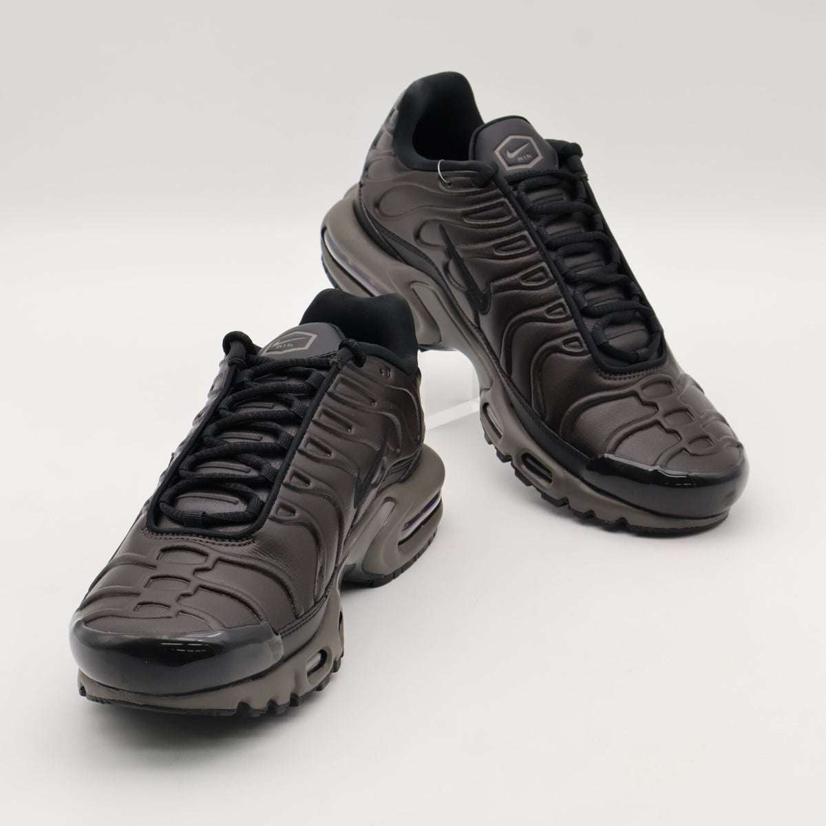 HJ4519-200 Nike Air Max Plus PRM Black Tea and Petra Brown (Men's)