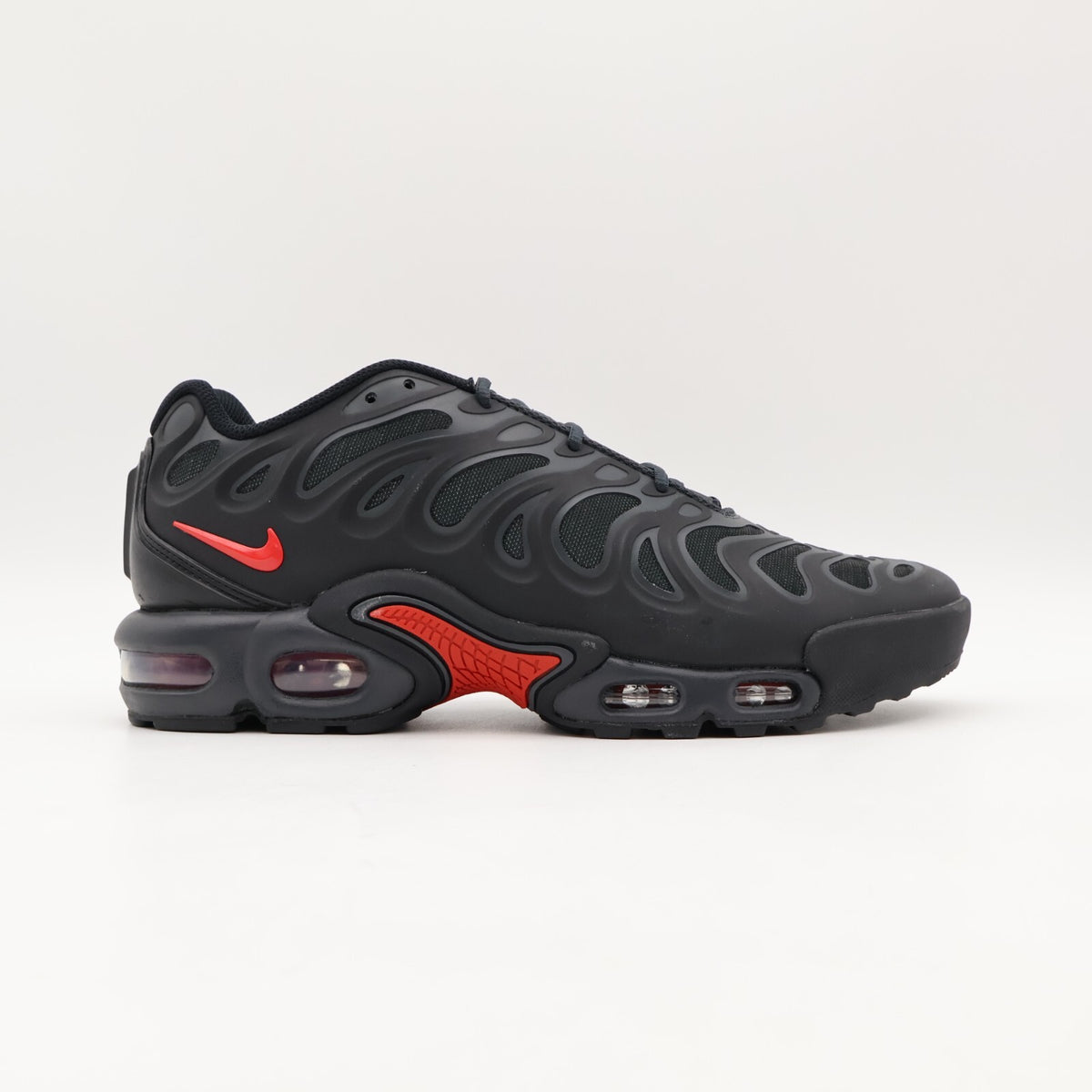 FD4290-013 Nike Air Max Plus Drift Bred (Men's)