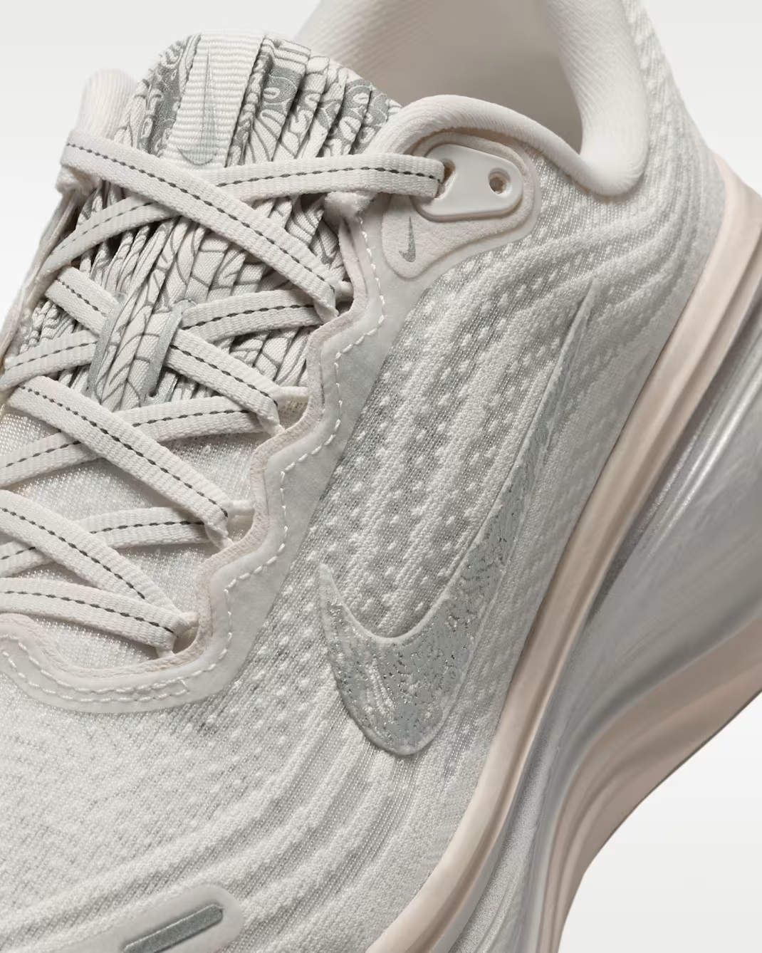 IM8331-001 Nike Vomero Plus SE (Women's)