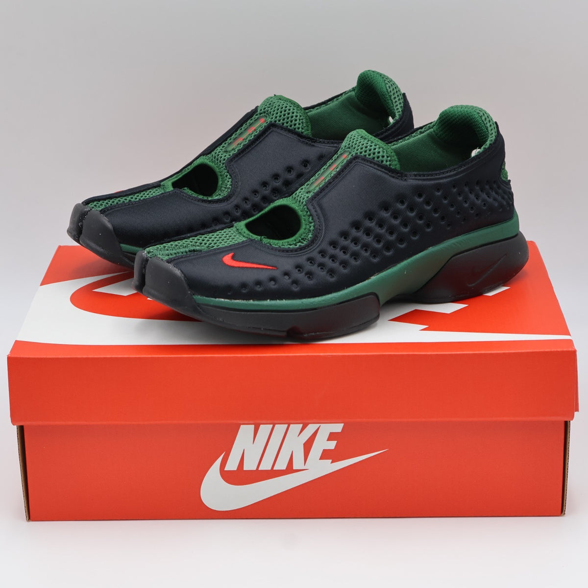 IQ8006-002 Nike Rift 2 "Kenya" (Women's)