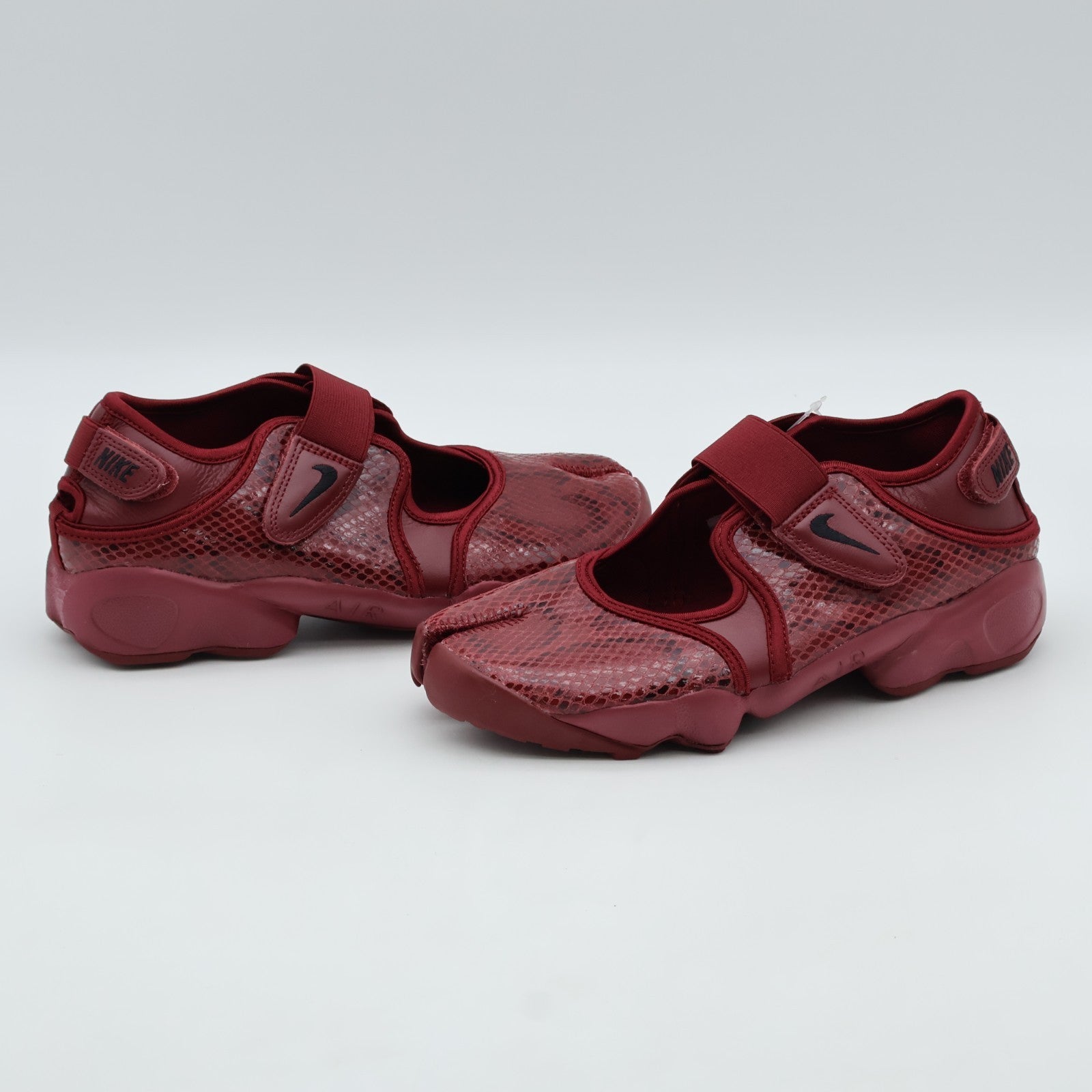 IM5739-600 Nike Air Rift Team Red (Women's)