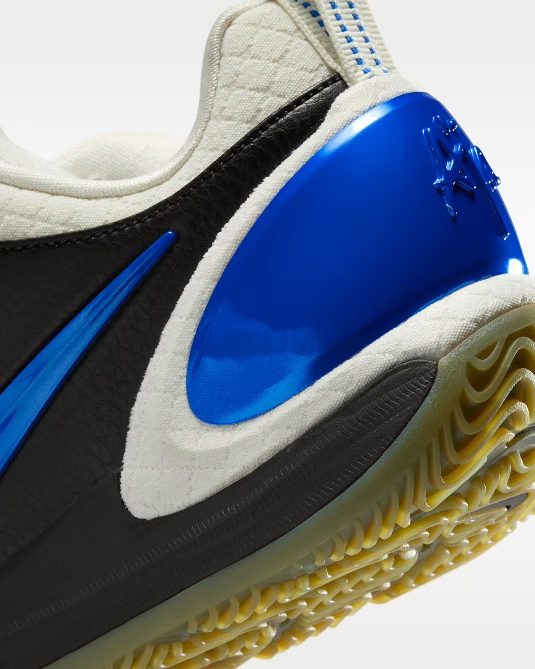 IH1138-001 Nike Women's A'Two "Standing Ovation" (IH1137-001/IH1138-001)