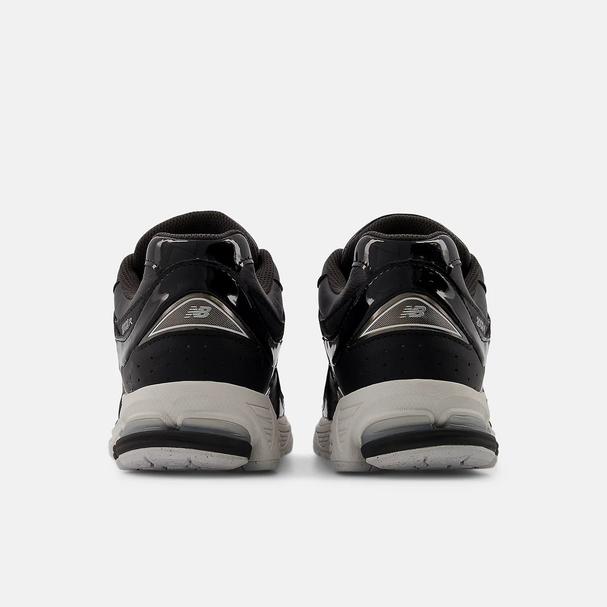 U2002RD New Balance 2002 Leather Pack Balck (Men's)