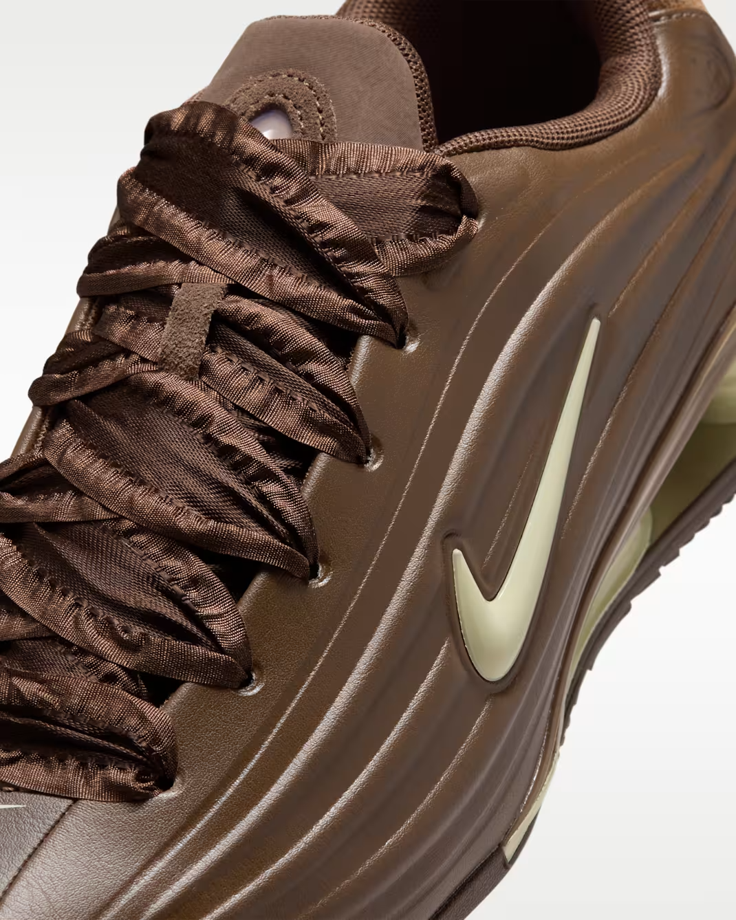 IV6171-200 Nike Shox Z "Cacao Wow/Light British Tan" (Women's)