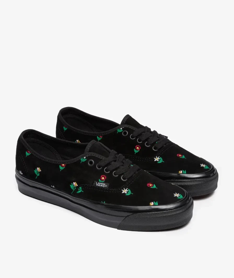 VN00117RBLK OTW by Vans Authentic 44 "Black" (Men's)