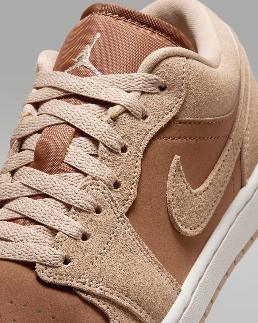 DC0774-205 DC0774-205 Nike Air Jordan 1 Low Legend Medium Brown (Women's)