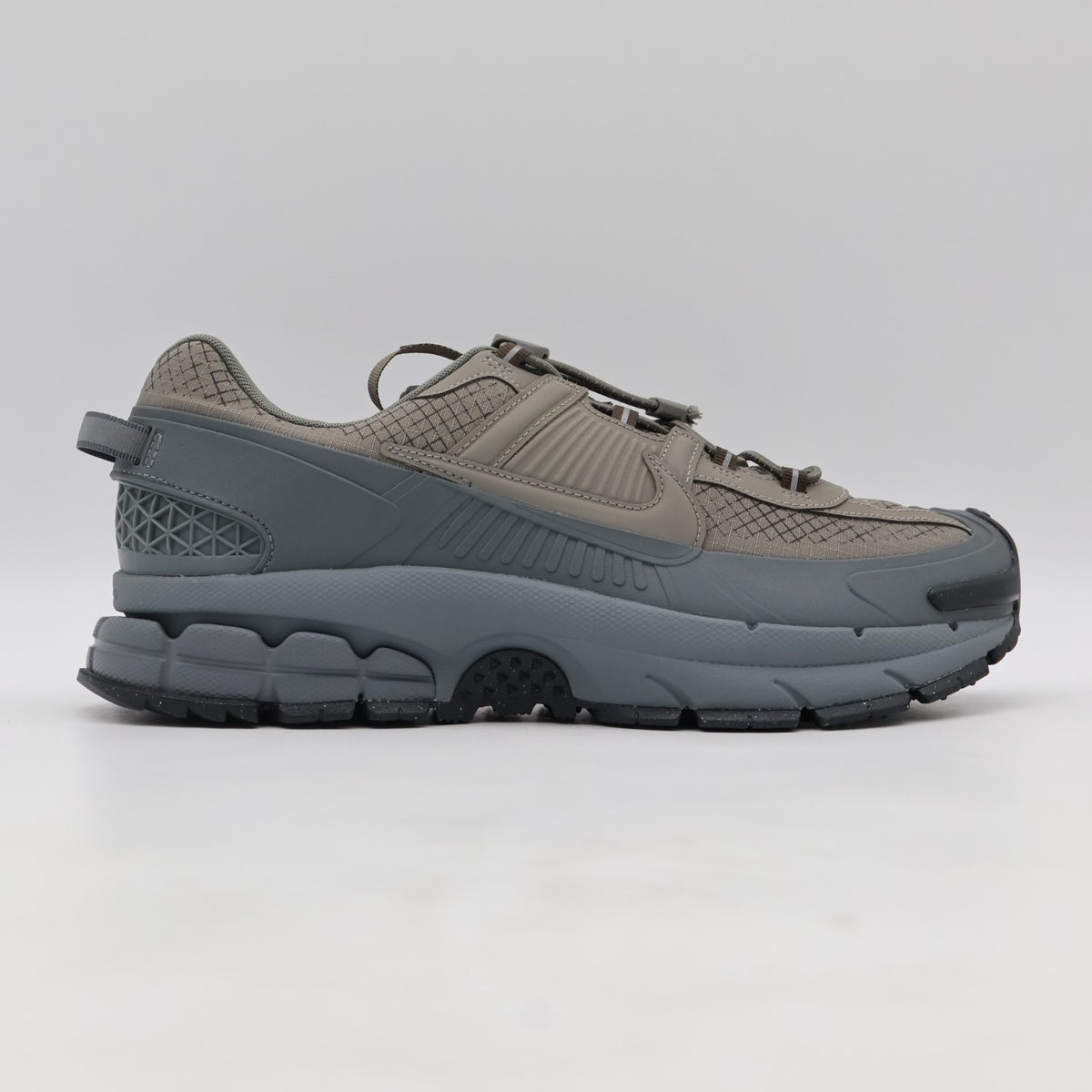 HV6901-001 Nike Zoom Vomero Roam Metallic Pewter Cool Grey Anthracite (Men's)