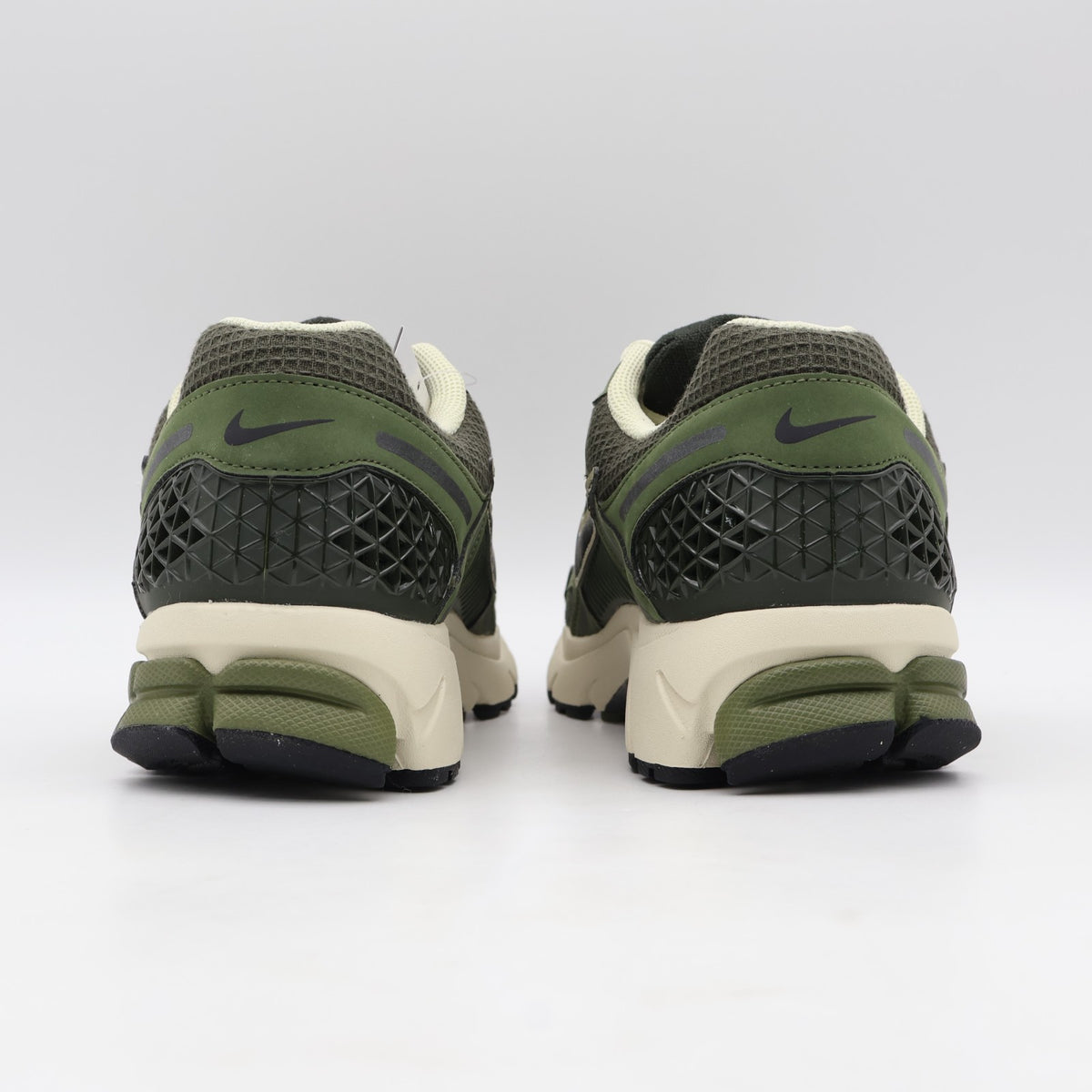 IB2987-300 Nike Vomero 5 Army Olive (Men's)