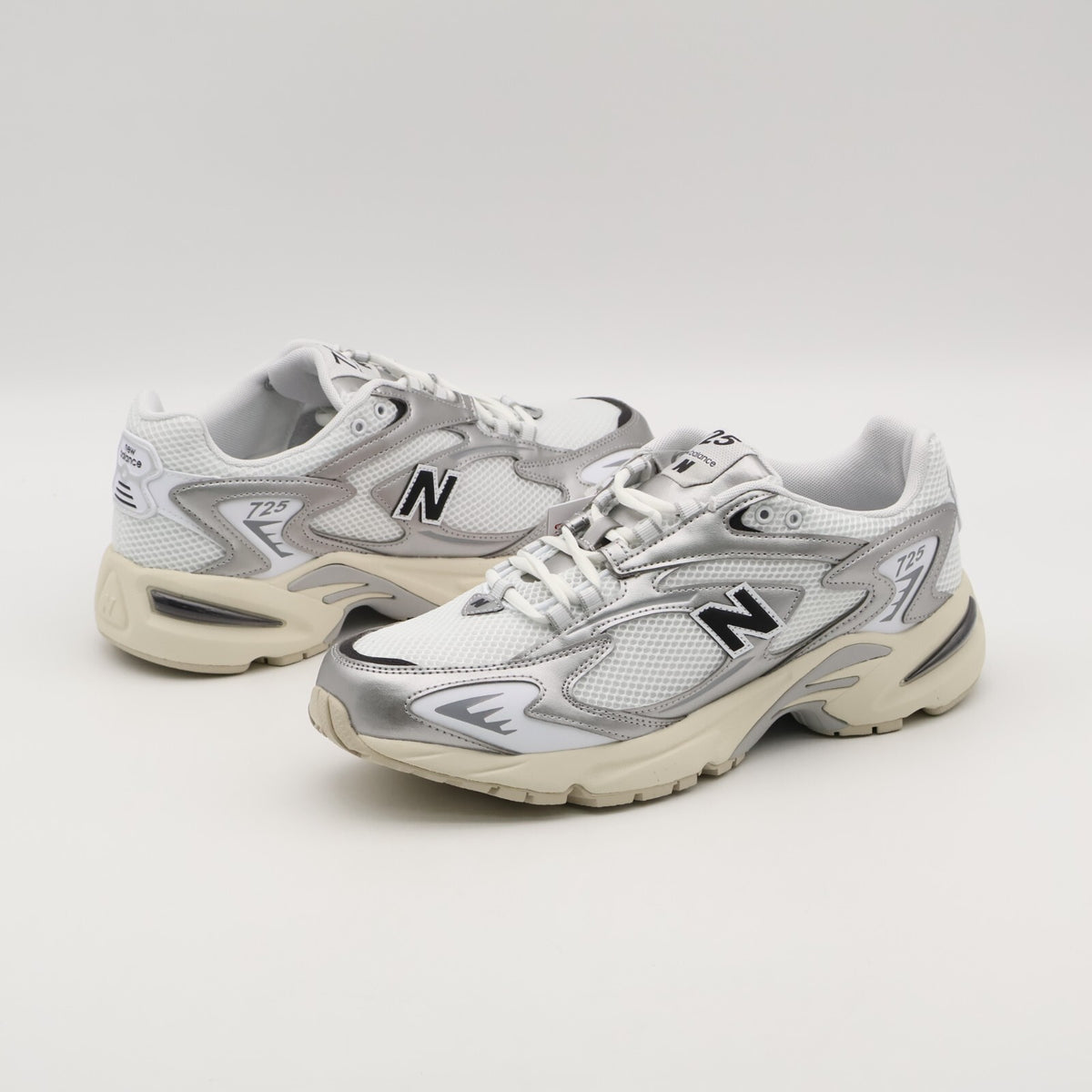 ML725CG New Balance 725 White Black (Men's)