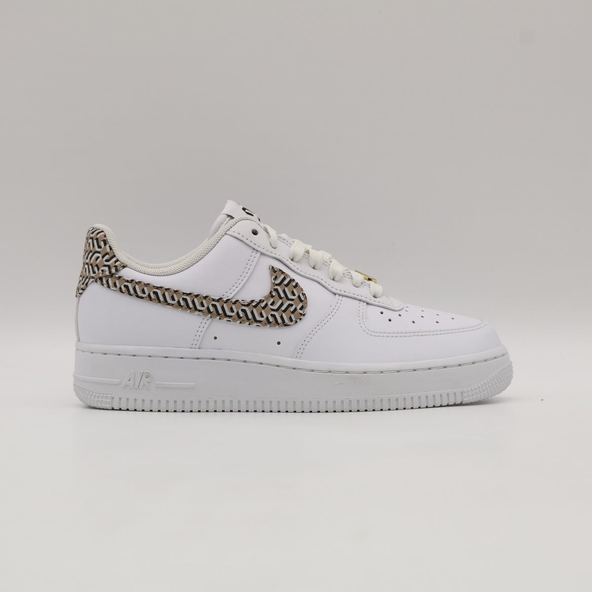 DZ2709-100 Nike WMNS Air Force 1 Low United in Victory White