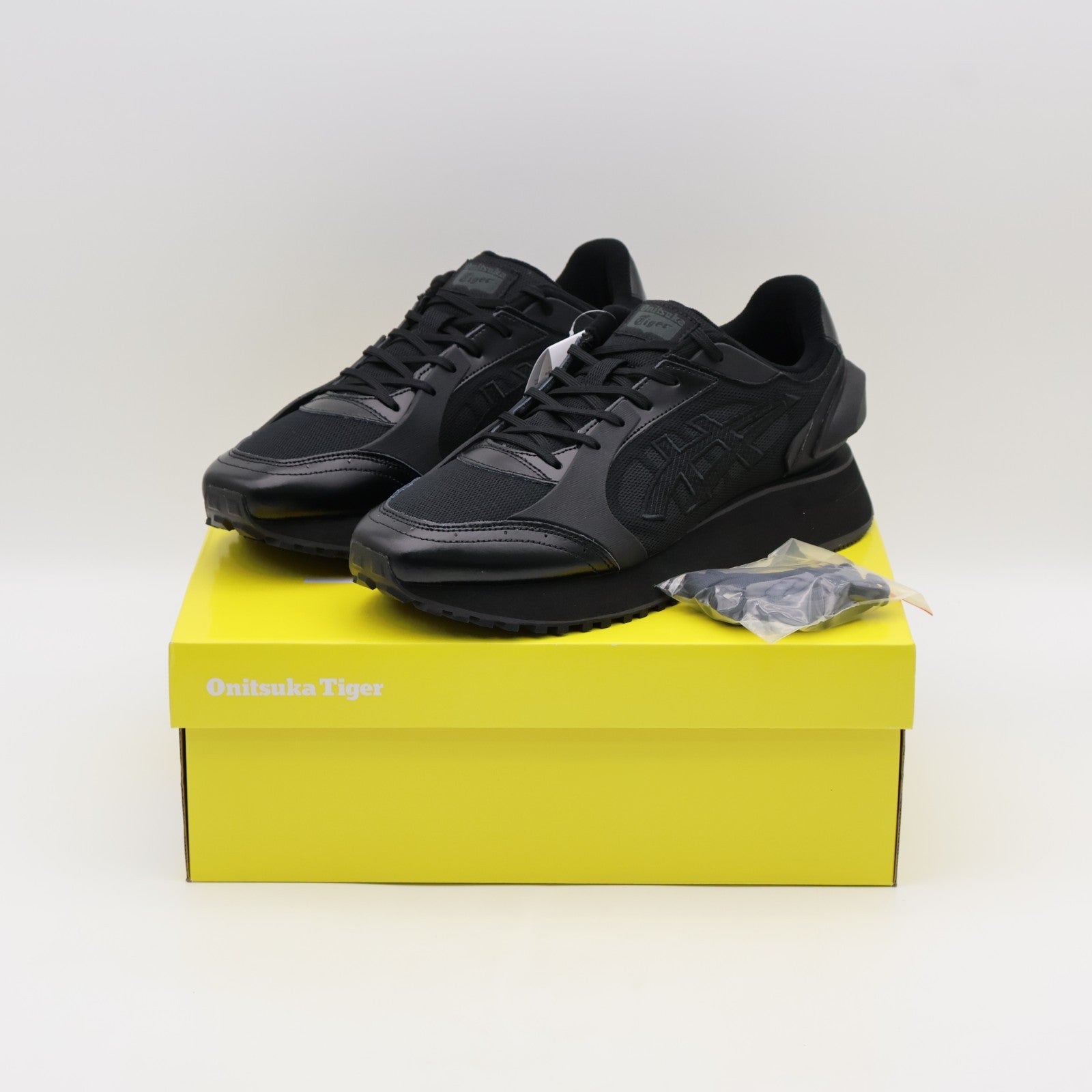 1183C438-001 Onitsuka Tiger MOAGE CO BLACK GRAPHITE GREY (Men's)