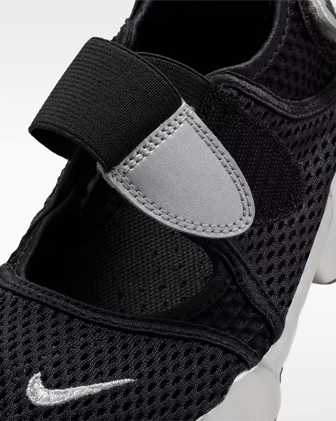 IV5362-001 Nike Rift 2 SE "Black/Metallic Silver" (GS)