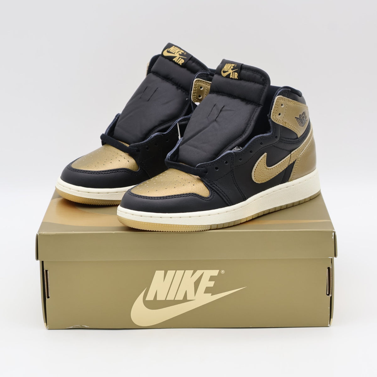 FD1437-071 Nike GS Air Jordan 1 Retro High OG Black and Gold