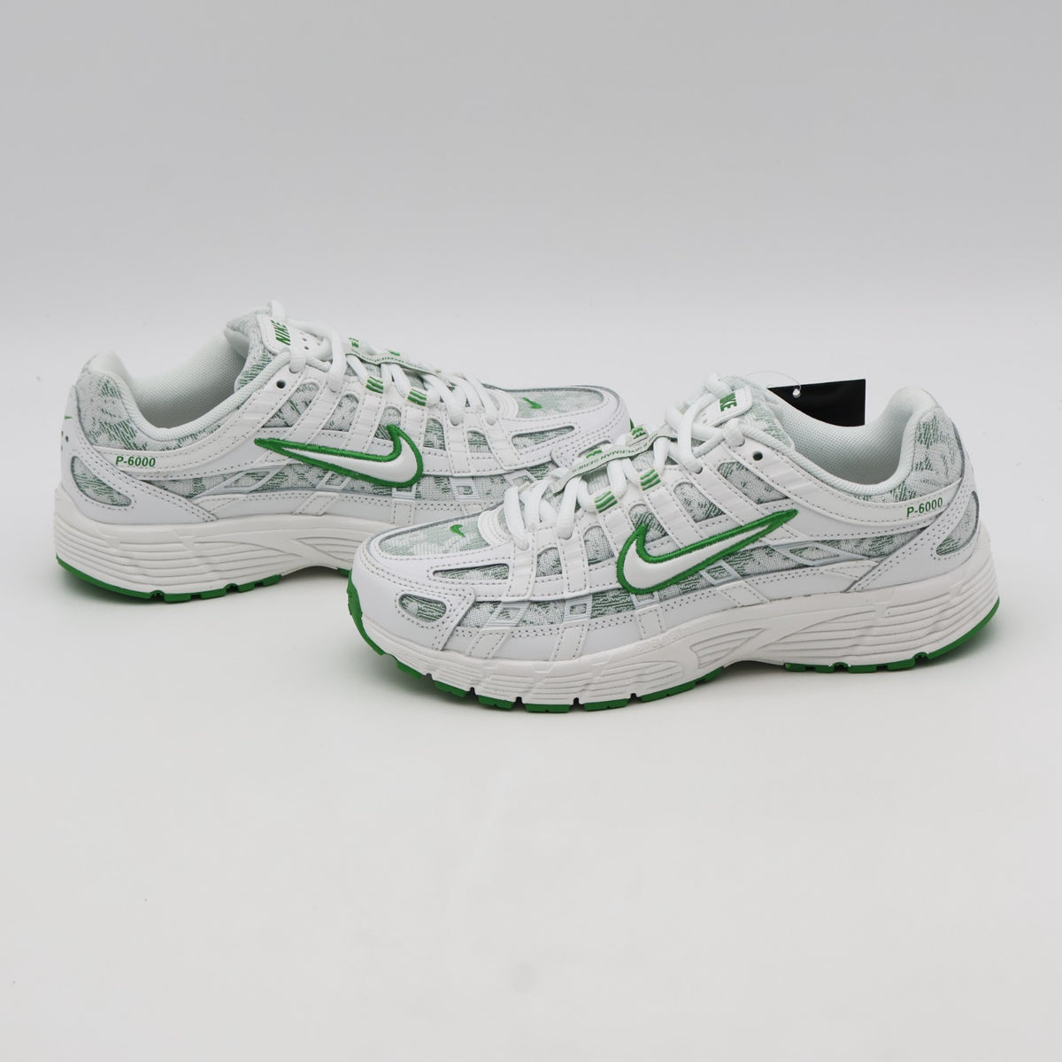 IH4482-100 Nike P-6000 Shoes Summit White Kelly Green Summit White (Women's)