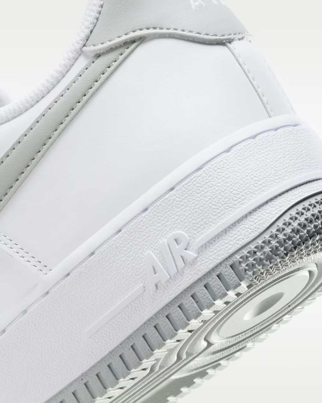 FJ4146-137 Nike AIR FORCE 1 '07 (Men's)