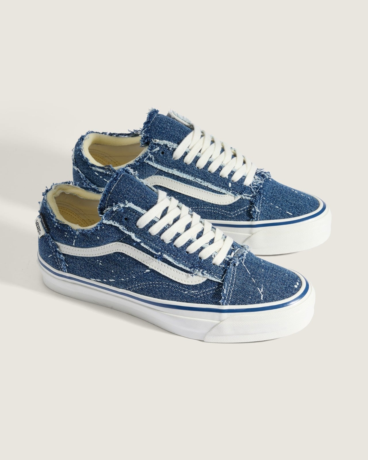 VN000E9HGTL INVINCIBLE Vans Old Skool Frayed Denim Marshmallow (Men's)
