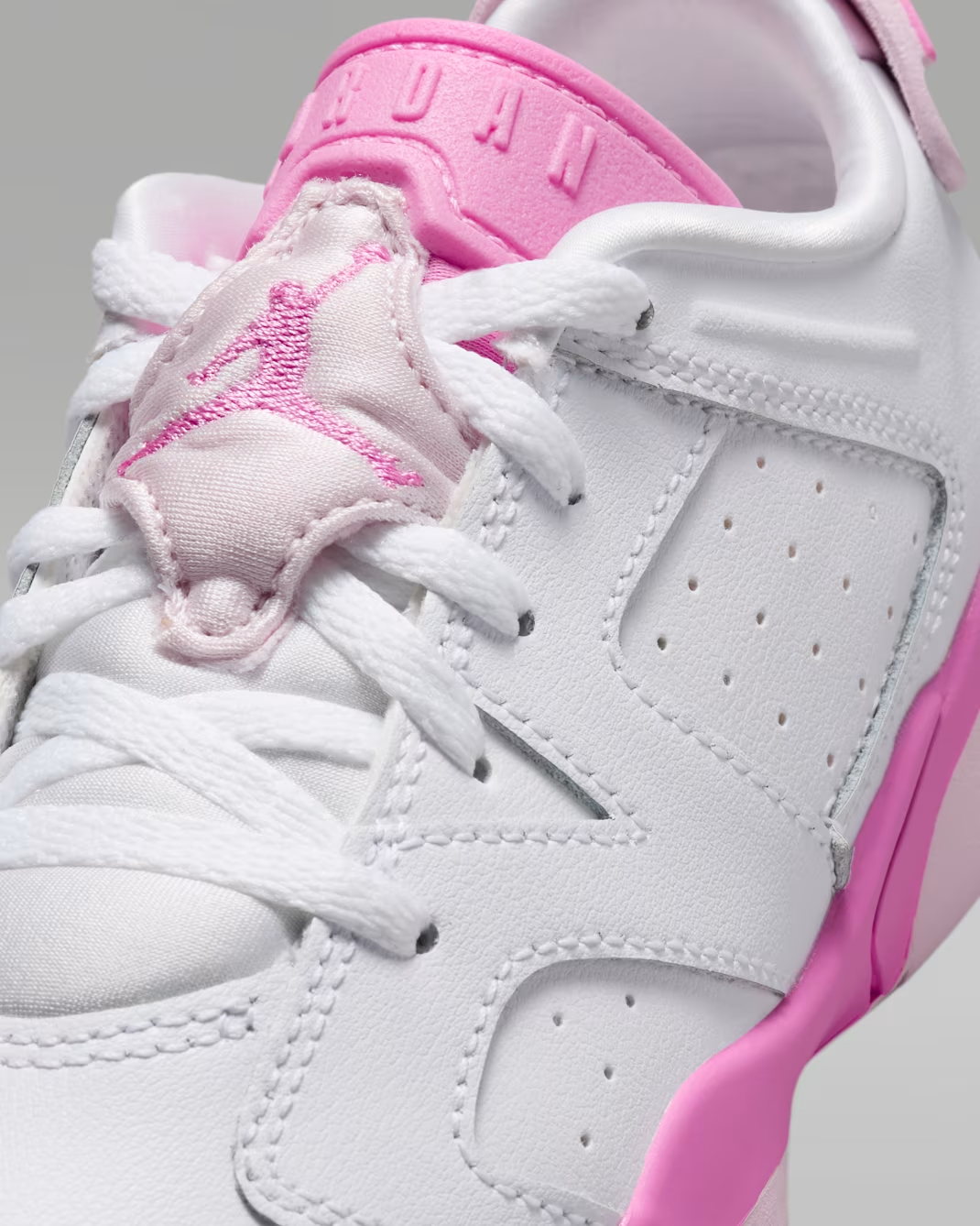 IQ5979-100 Nike PS Jordan 6 Retro Low "White/Pink Foam" (Preschool)