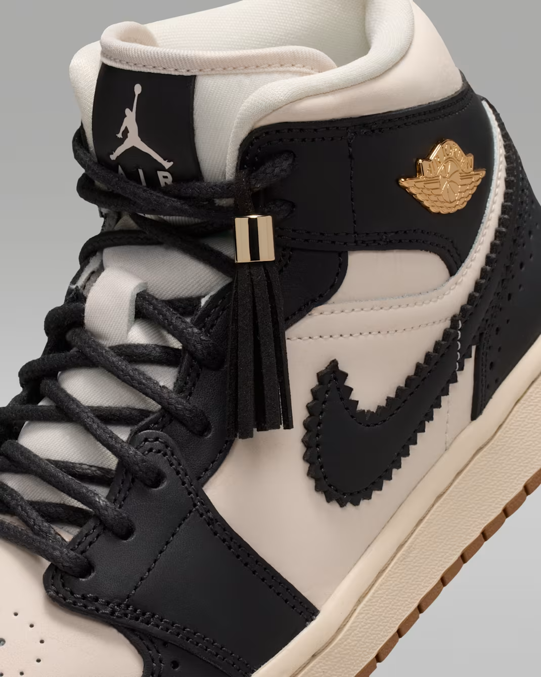 IO0760-001 Nike Air Jordan 1 Mid SE Off Noir Chalk (Women's)
