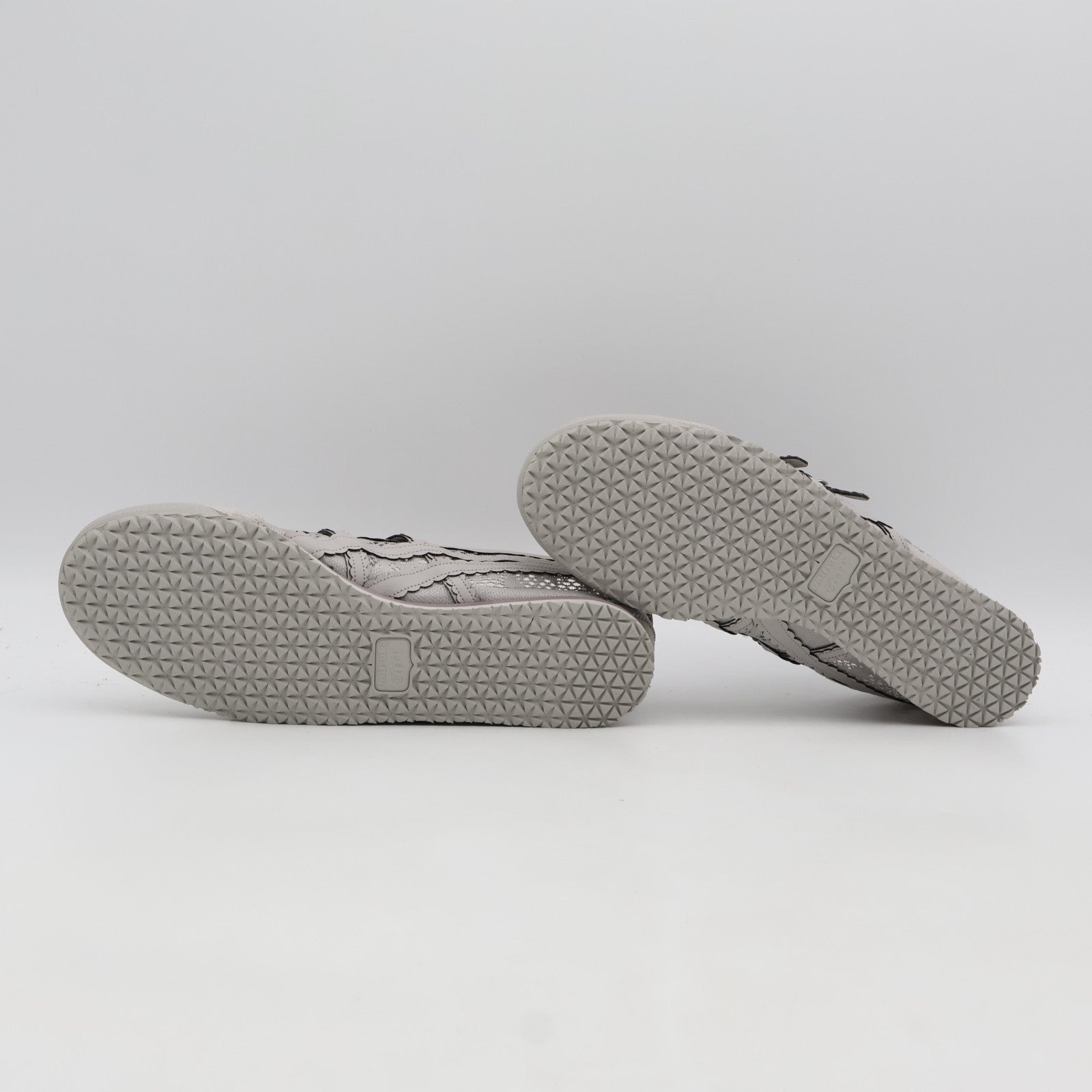 1182A705-020 Onitsuka Tiger MEXICO 66 TGRS OYSTER GREY OYSTER GREY (Women's)