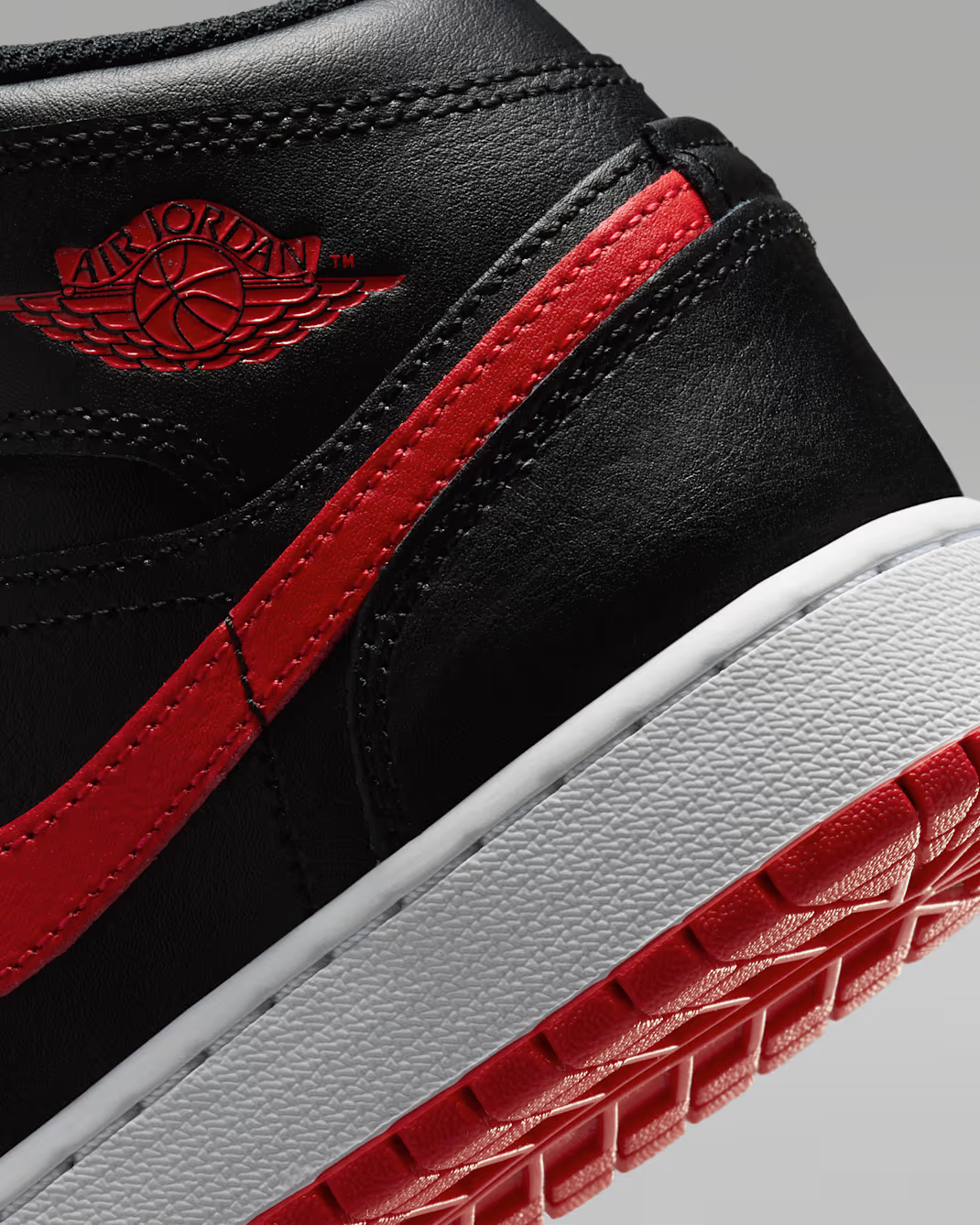 DQ8423-005 Nike GS Air Jordan 1 Mid "Black/White"