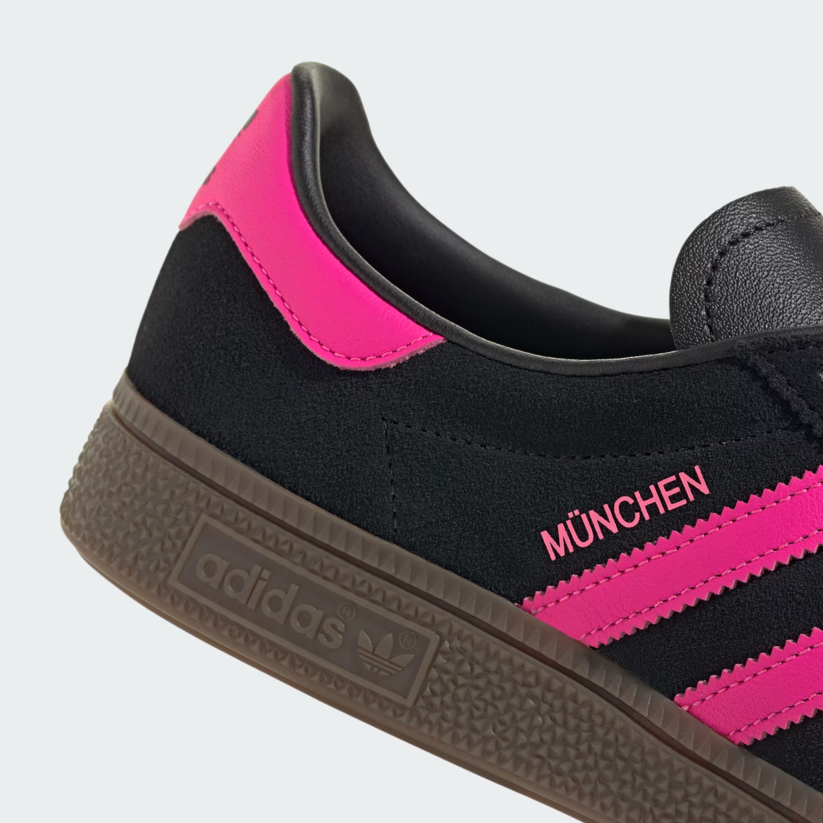JS4000 adidas Originals Munchen Core Black Lucid Pink Gum (Men's)
