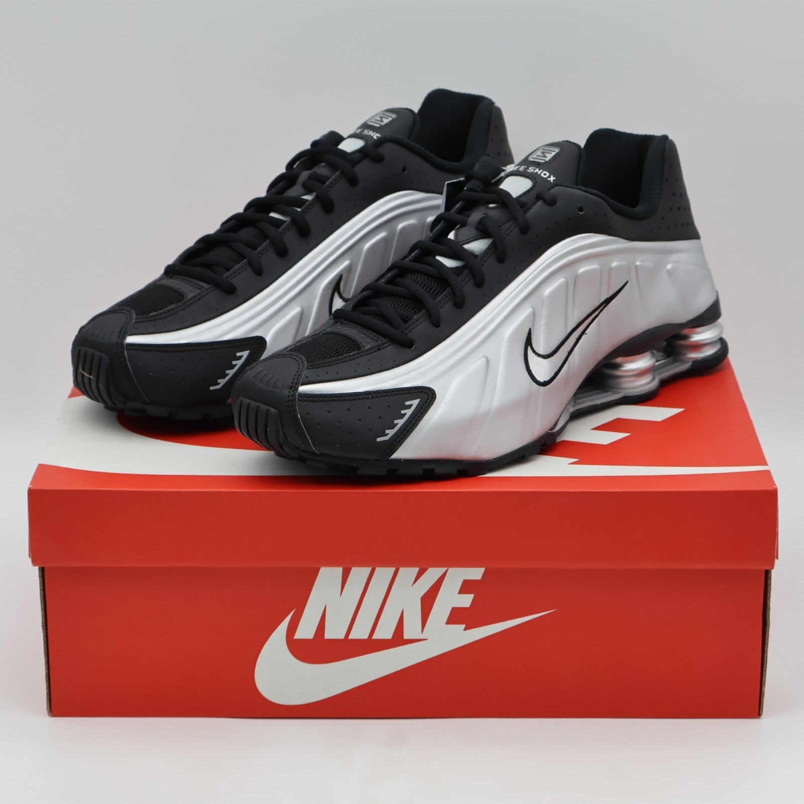 HQ1988-007 Nike Shox R4 Metallic Silver Black (Men's)