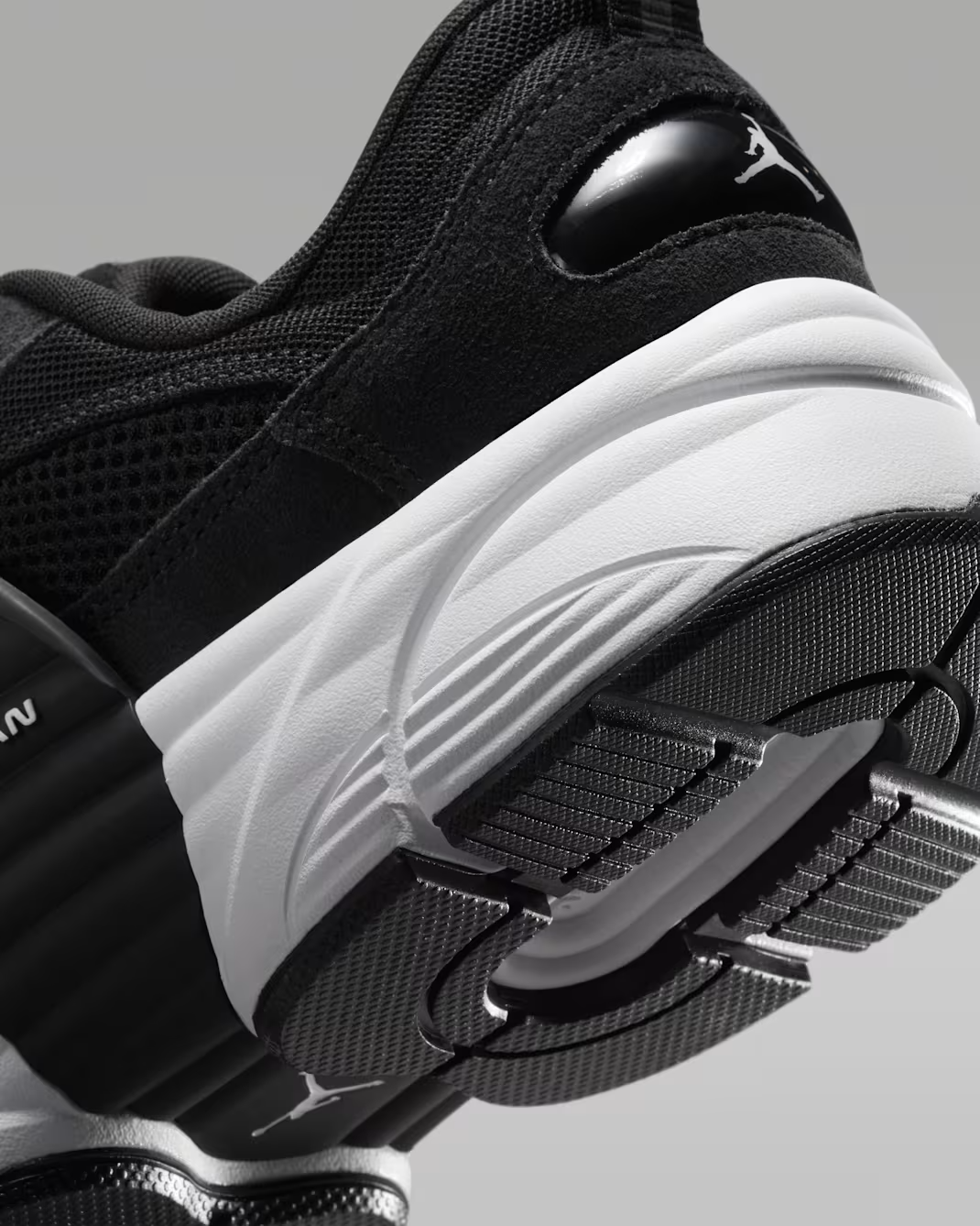 IB3722-008 Nike Jordan Trunner O/S Black White (Men's)