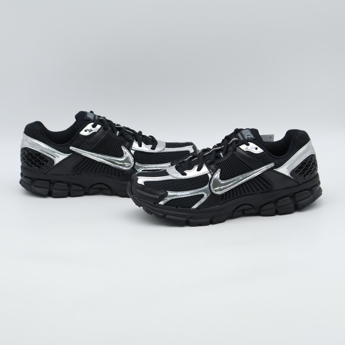 IV4311-002 Nike Women's Zoom Vomero 5 BlackMetallic Silver (Women's)