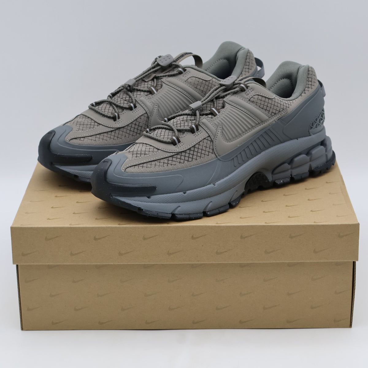 HV6901-001 Nike Zoom Vomero Roam Metallic Pewter Cool Grey Anthracite (Men's)