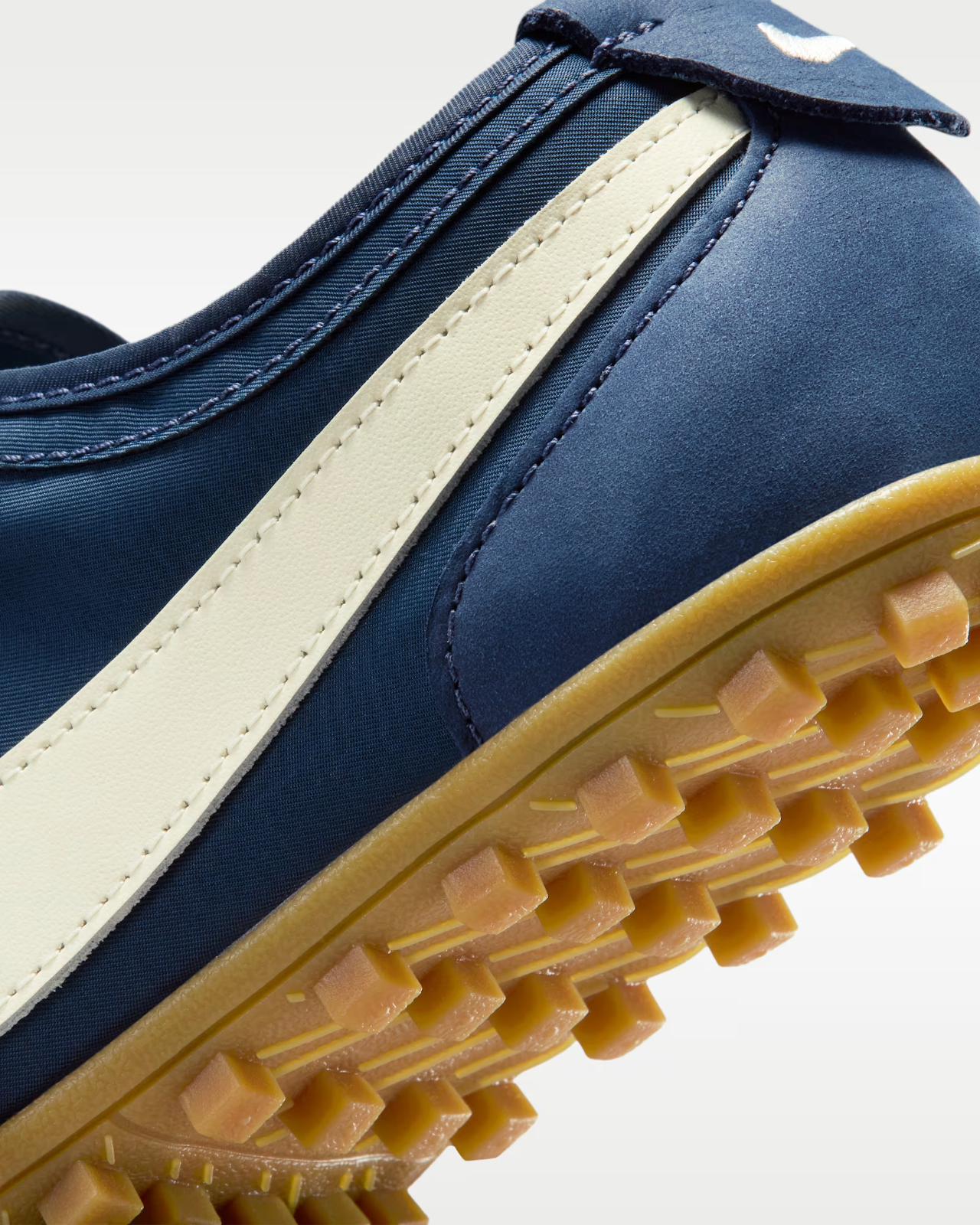 IW0955-400 Nike Moon Shoe OG "Midnight Navy" (Women's)