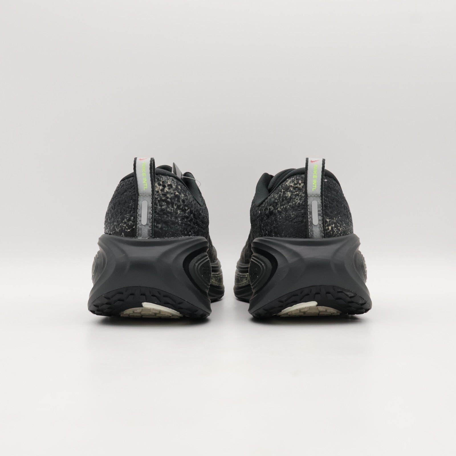IM6776-060 Nike Vomero Plus Anthracite Oatmeal Volt Black (Men's)