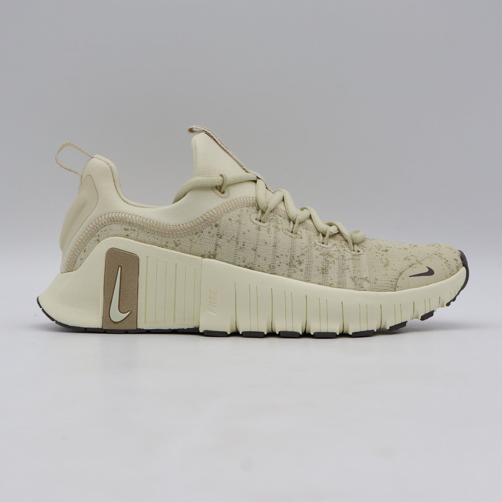 IB6549-200 Nike Free Metcon 6 SE Light Khaki Coconut Milk Metallic (Women's)