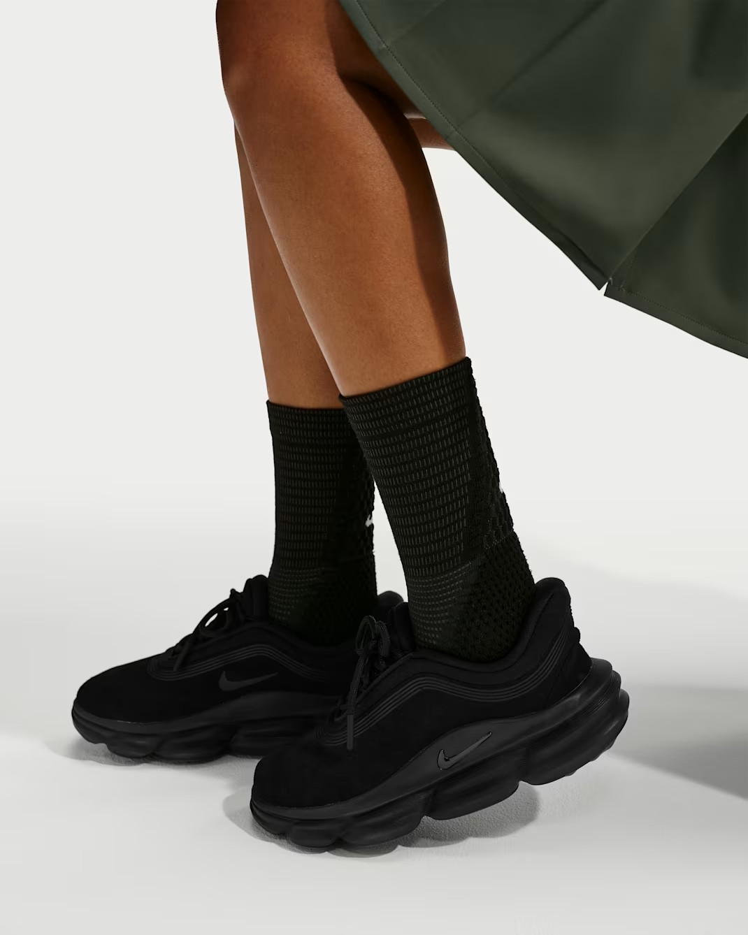 IR0448-001 Nike 24.7 Shoes (Women's)