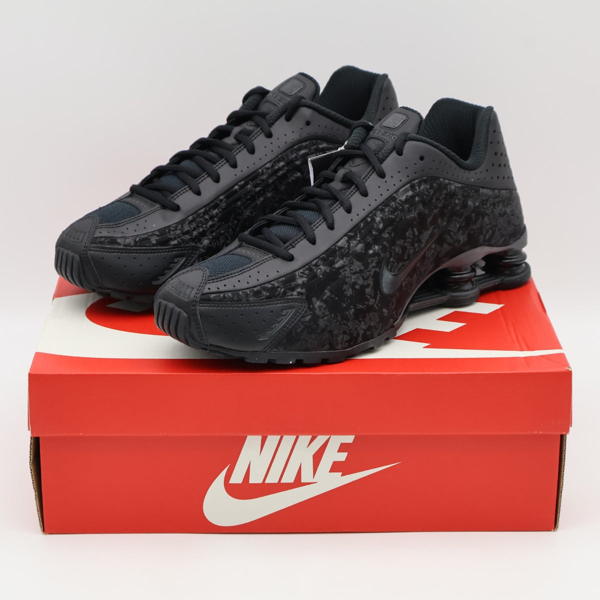HV0934-002 Nike Women's Shox R4 Black Floral Dark Smoke Grey (Women's)