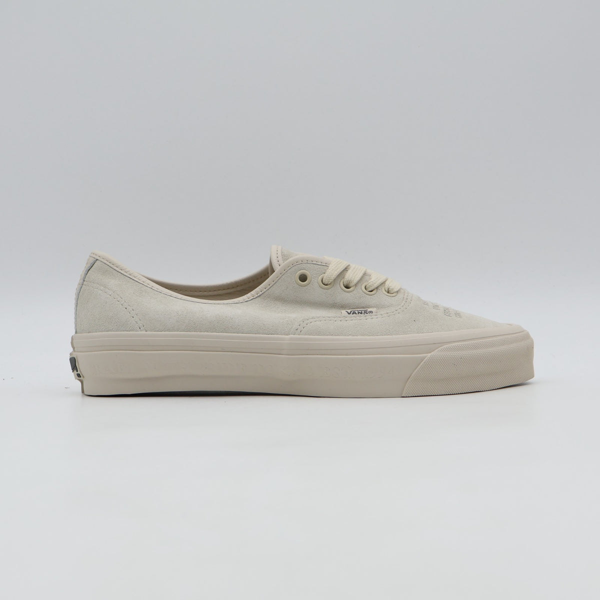 VN000XVJ7VJ NEIGHBORHOOD Ã OTW by Vans Authentic 44 "Natural" (Men's)