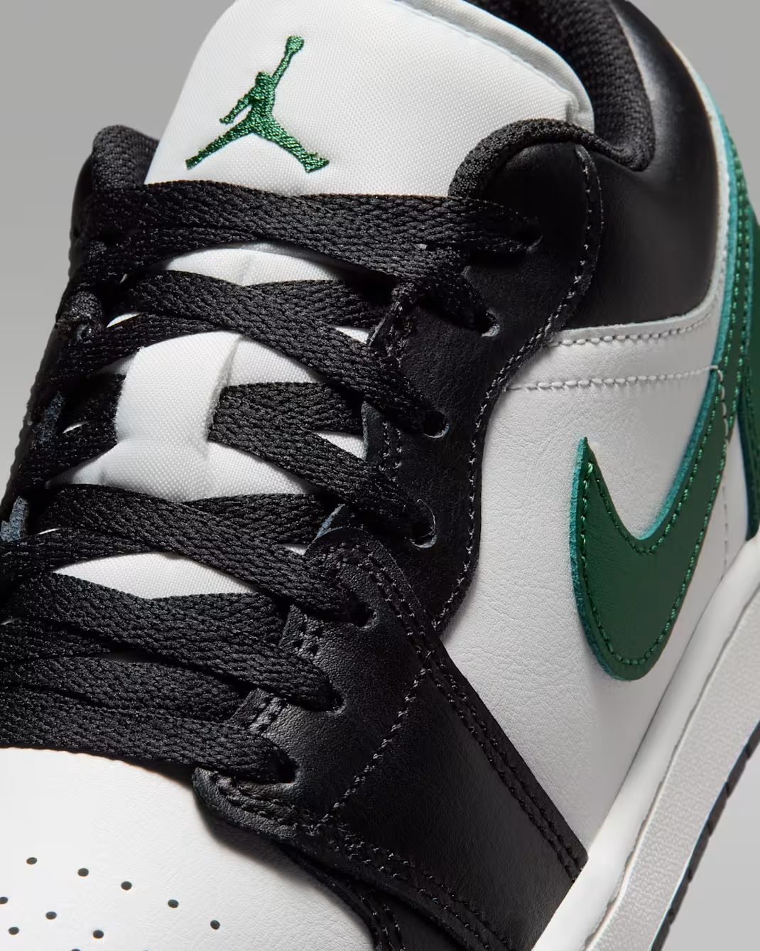 553558-047 Nike Air Jordan 1 Low "Black/Gorge Green" (Men's)