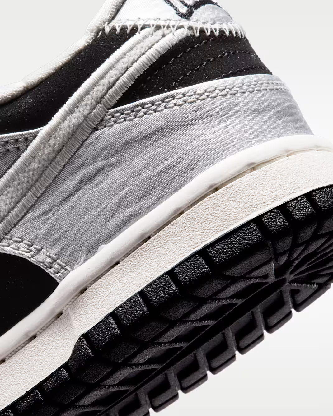 IV5971-001 Nike GS Dunk Low LV8 "Metallic Silver/Black"