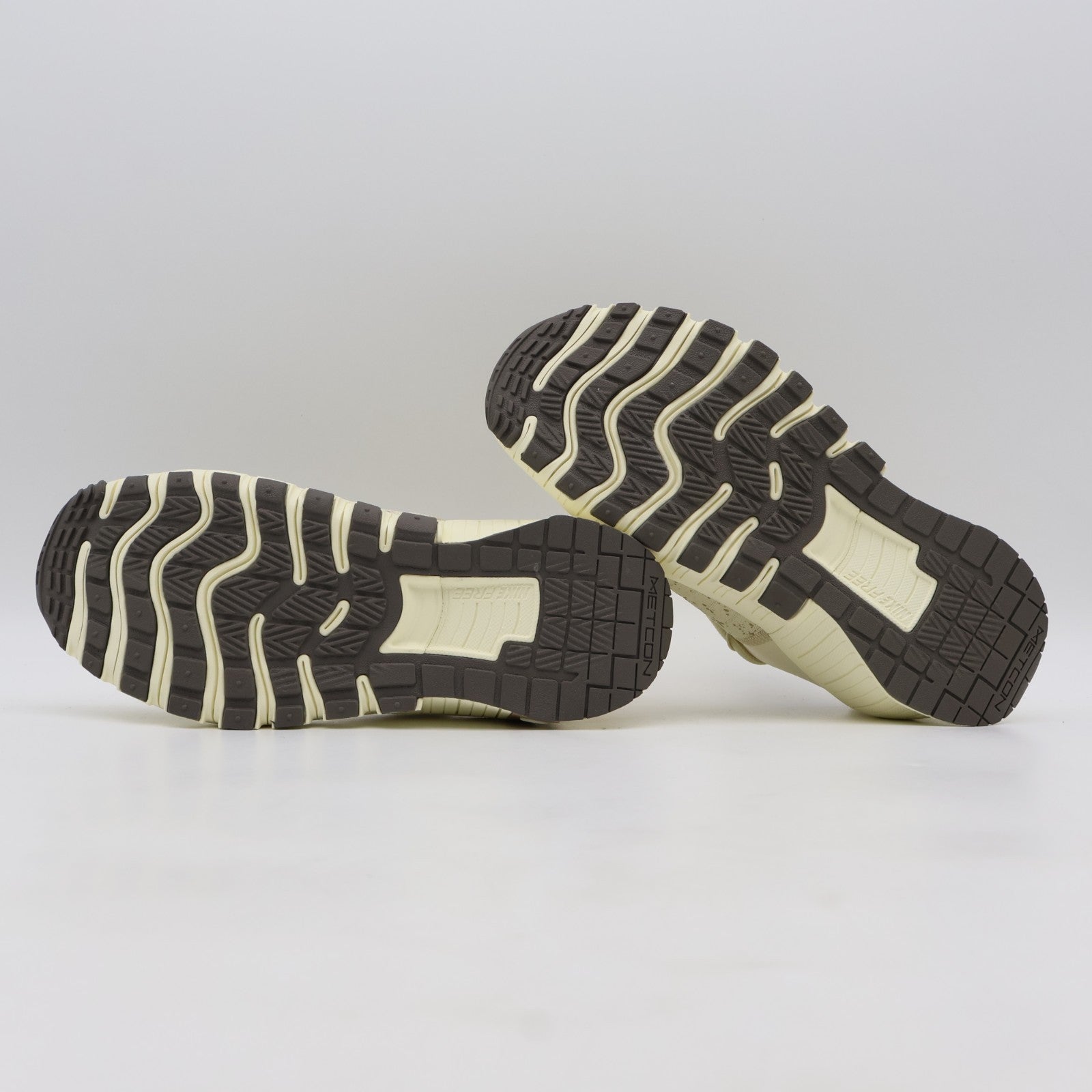 IB6549-200 Nike Free Metcon 6 SE Light Khaki Coconut Milk Metallic (Women's)