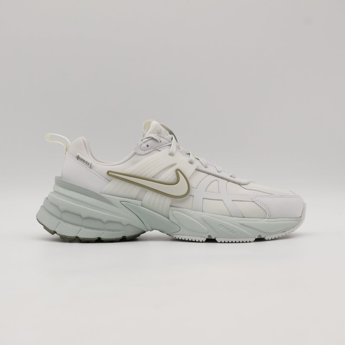 FZ2622-004 Nike V2K Run GORE-TEX Platinum Tint Summit White (Women's)