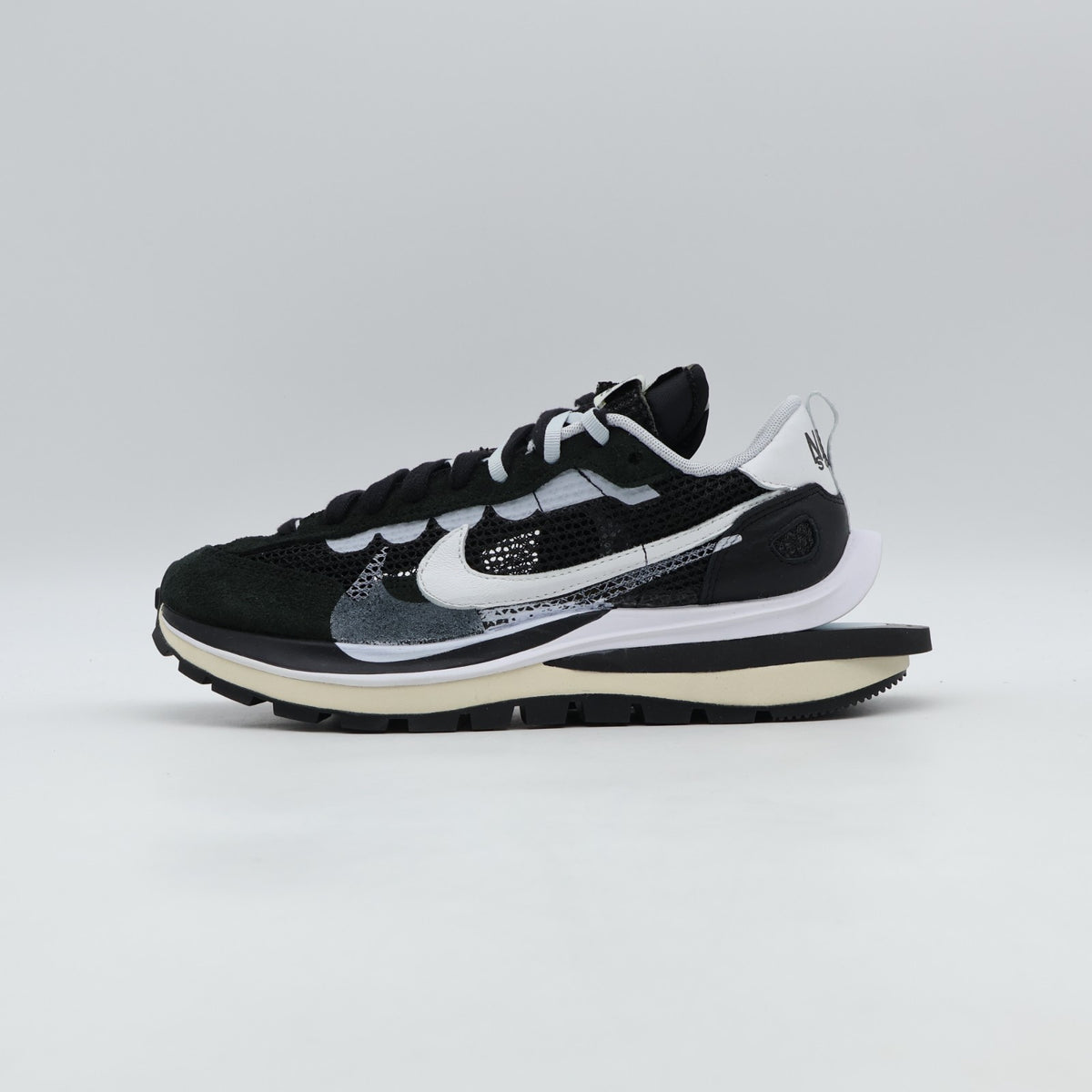 CV1363-001 sacai Ã Nike Vapor Waffle "Black and White" (Men's)