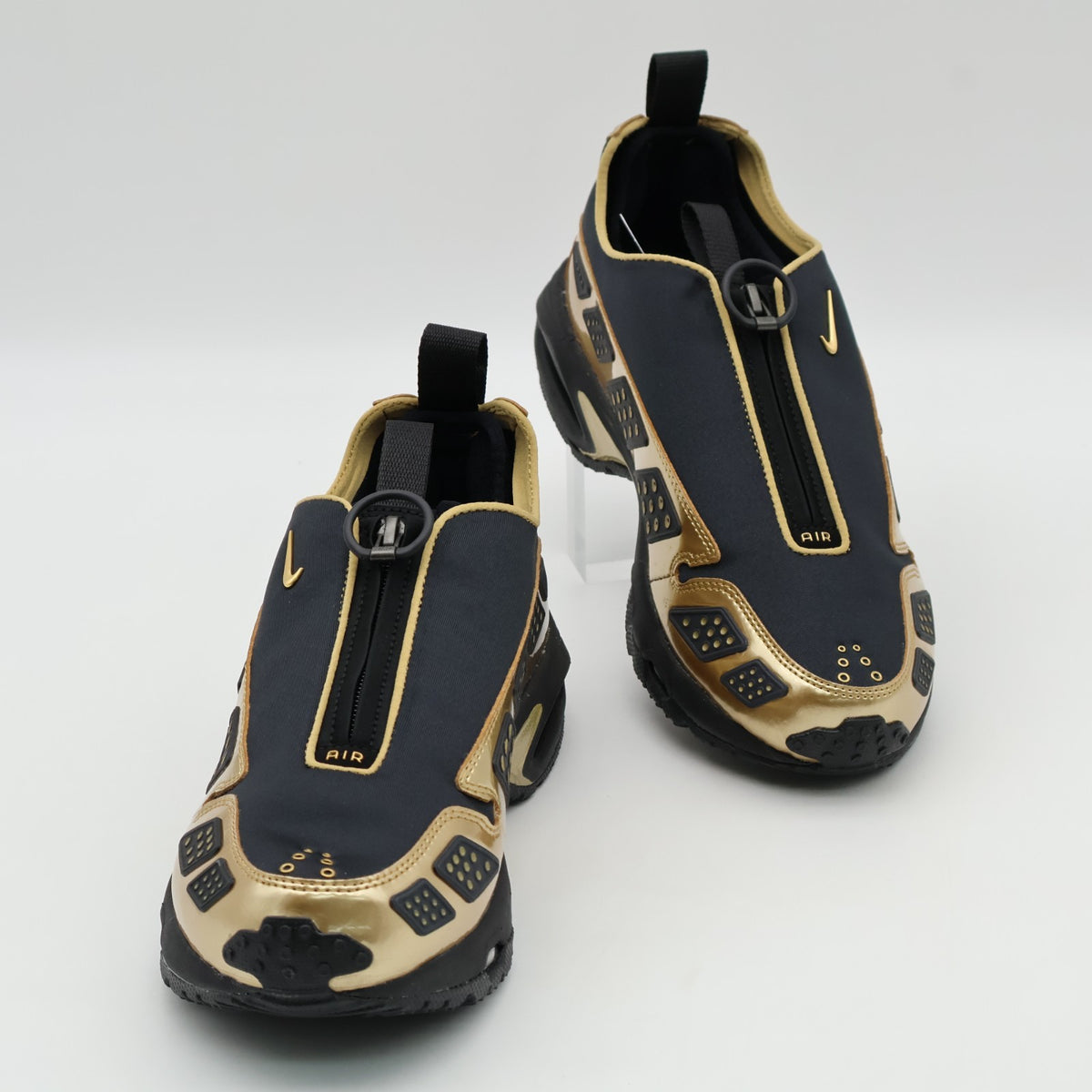 HJ4130-002 Nike Air Max SNDR Black and Metallic Gold (Women's)